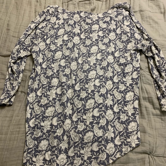 Lucky Brand grey flowered blouse - Picture 2 of 3